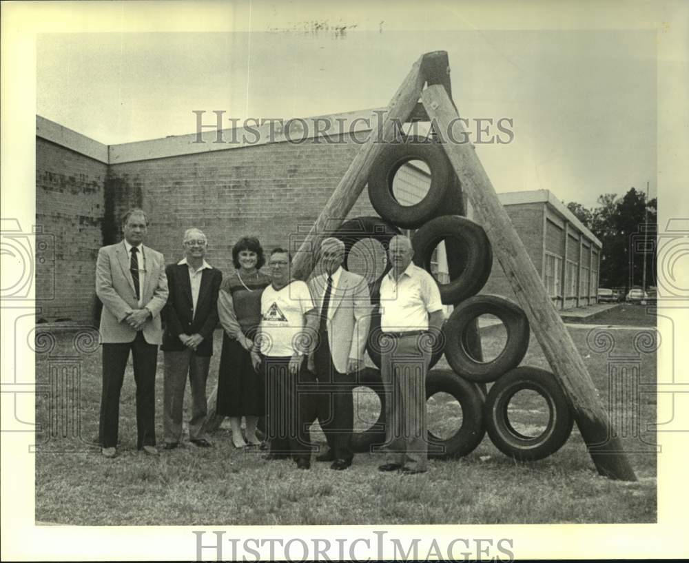 1988 Press Photo Members of Gentilly Telephone Pioneers at Borgnemouth School- Historic Images