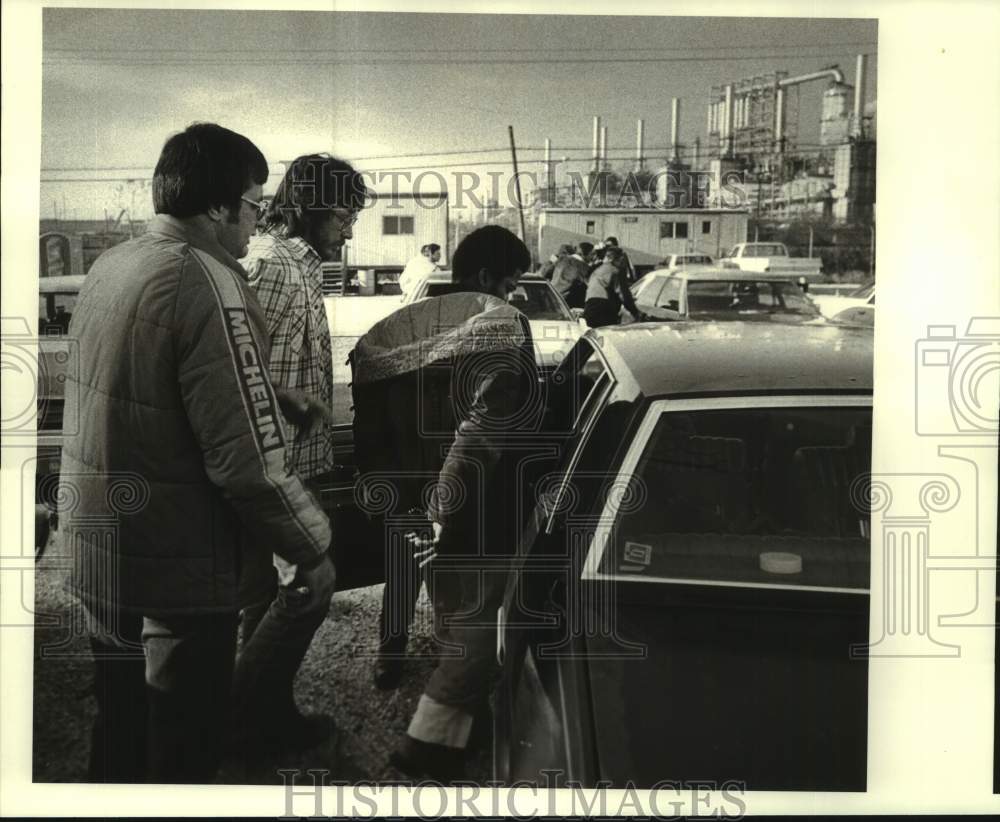 1982 Press Photo Narcotics - GHR drug bust at Good Hope Refinery, Norco- Historic Images