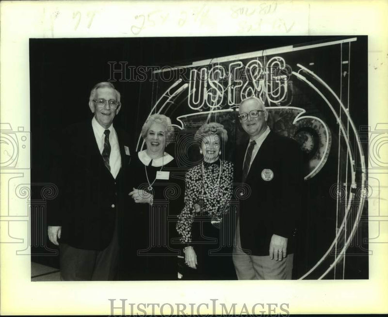 Load image into Gallery viewer, 1988 Press Photo Members of Sugar Bowl Society during USF&amp;G party at Hilton
