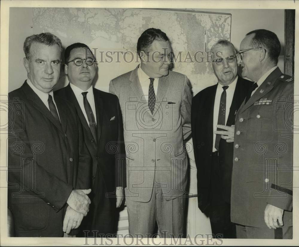 1966 Press Photo Officials Discuss Adding Height To East Jefferson Levees