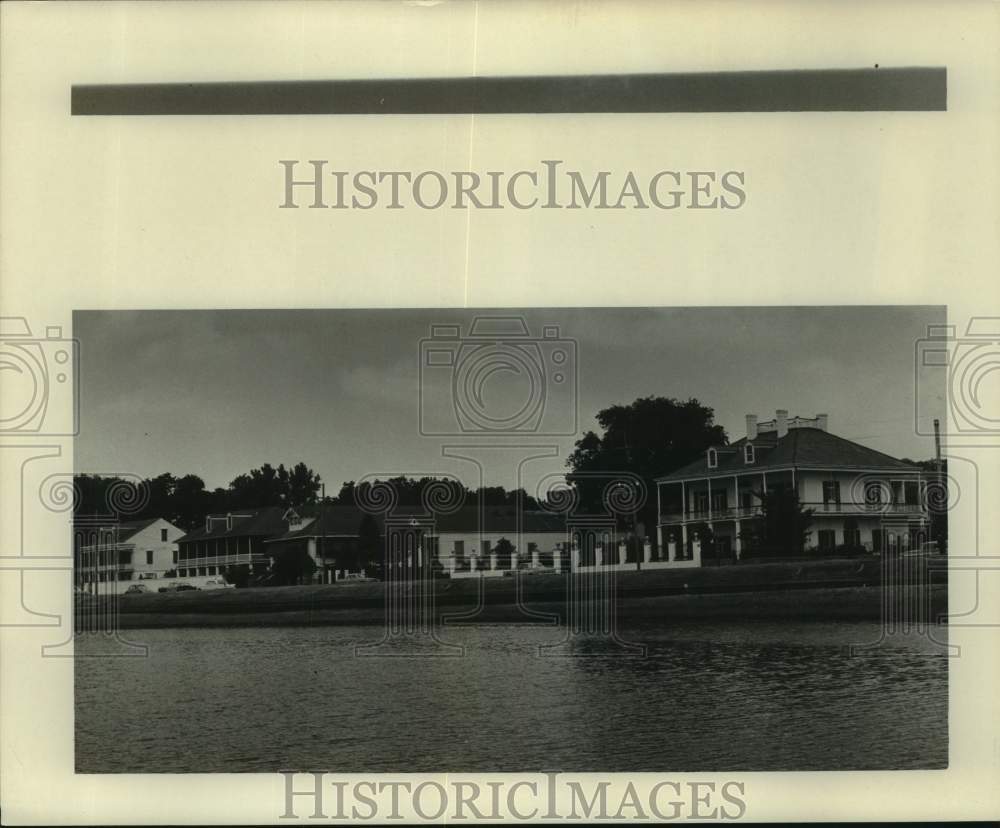 1964 Press Photo A view of some houses on Moss Street - nob90582
