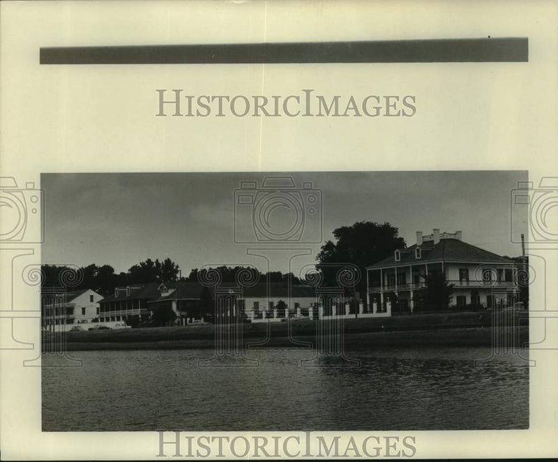 Load image into Gallery viewer, 1964 Press Photo A view of some houses on Moss Street - nob90582
