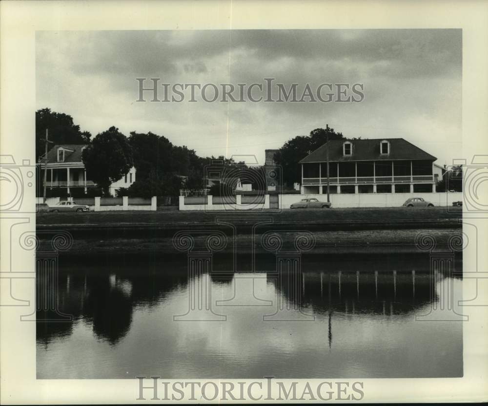 1964 Press Photo View of Moss Street near the water - nob90584