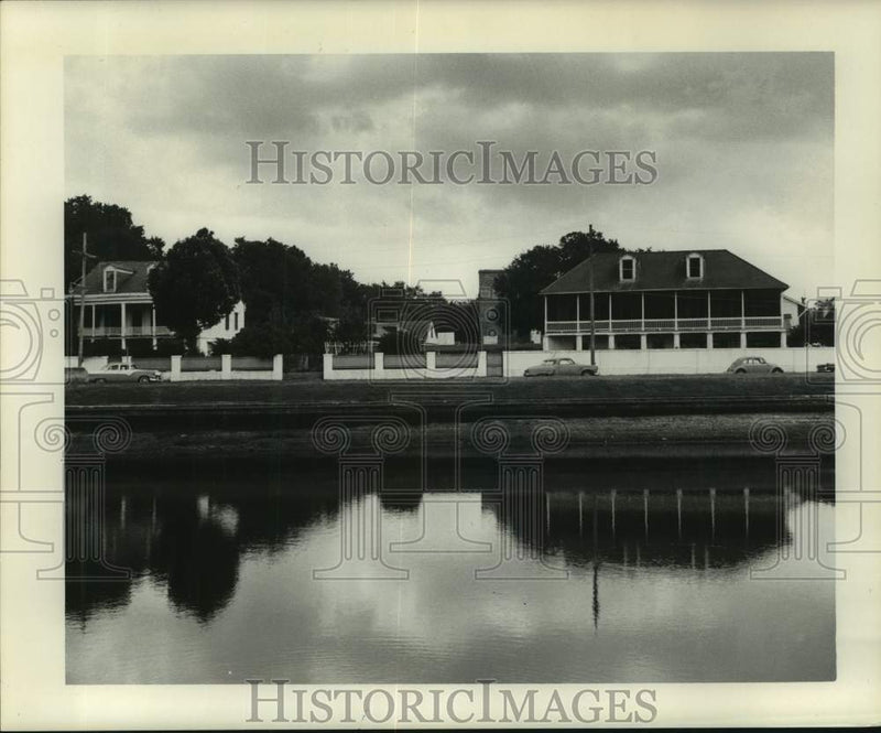 Load image into Gallery viewer, 1964 Press Photo View of Moss Street near the water - nob90584
