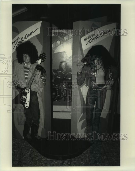 1989 Press Photo Mannekins Promote Polaroid's Cool Cam, MTV Museum - nob90742- Historic Images