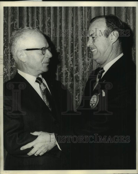 1969 Press Photo Doctor Louis Monte and Philip Schoen III of Kiwanis Club