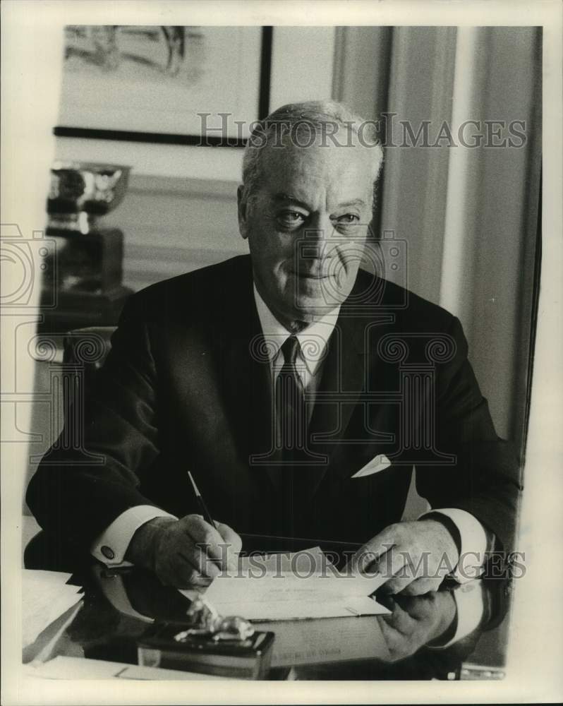 Load image into Gallery viewer, 1969 Press Photo Gar Moore, General Manager Fair Grounds - nob90820
