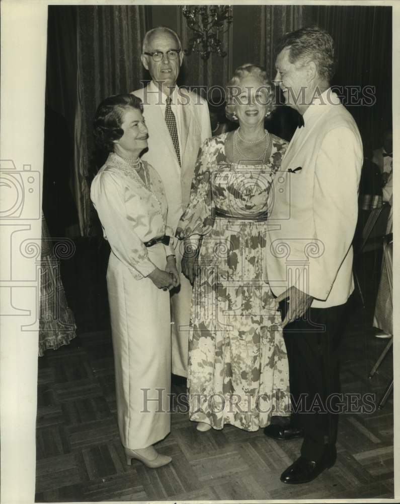 1972 Press Photo Dr. &amp; Mrs. Moore and Mr. &amp; Mrs. Claverie chat at an event- Historic Images