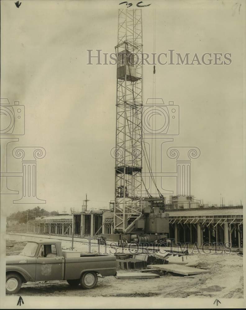 Load image into Gallery viewer, 1969 Press Photo Construction of the Monsignor Wynhoven Apartment in Marrero

