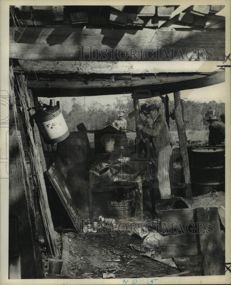 1949 Press Photo From gashes made by federal men&#39;s axes, pours odorous mash