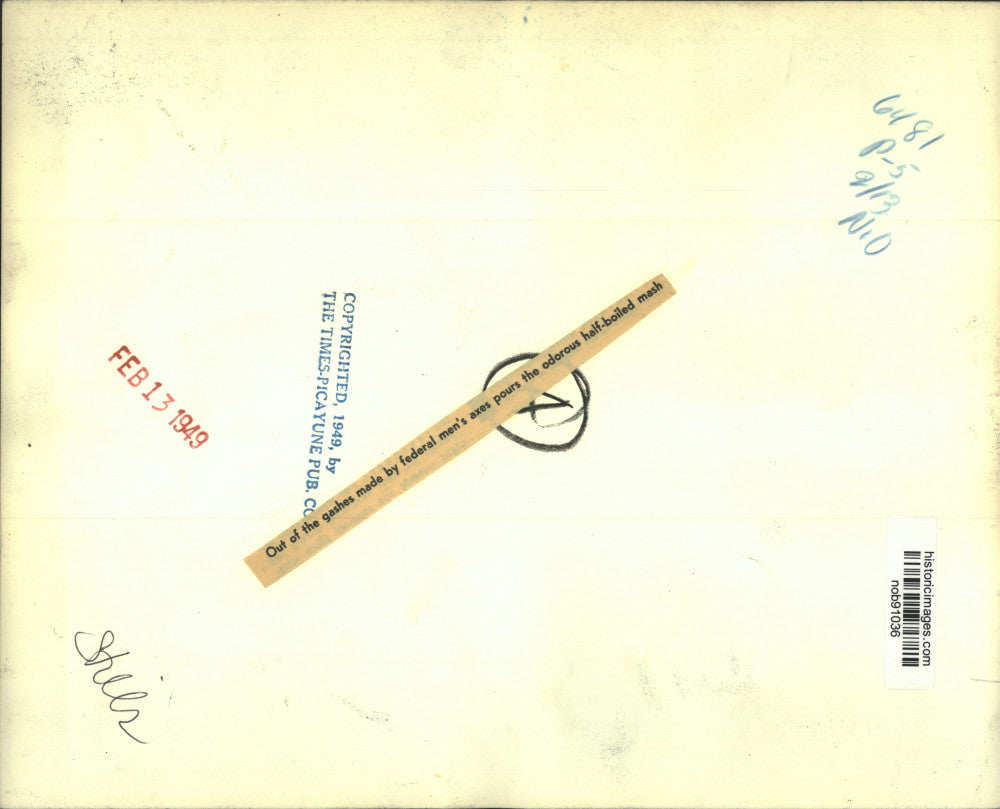 1949 Press Photo From gashes made by federal men's axes, pours odorous mash