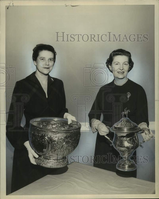 1959 Press Photo Mrs. V. Rabun Monroe and Mrs. Geo W. Healy Jr. - nob91047