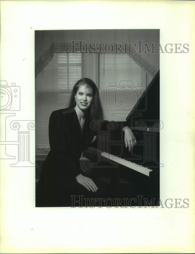 1992 Press Photo Lelia McFarlane Molthrop, pianist- Historic Images