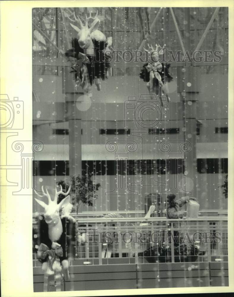 1992 Press Photo Reindeer and white Christmas lights hang at New Orleans Centre- Historic Images