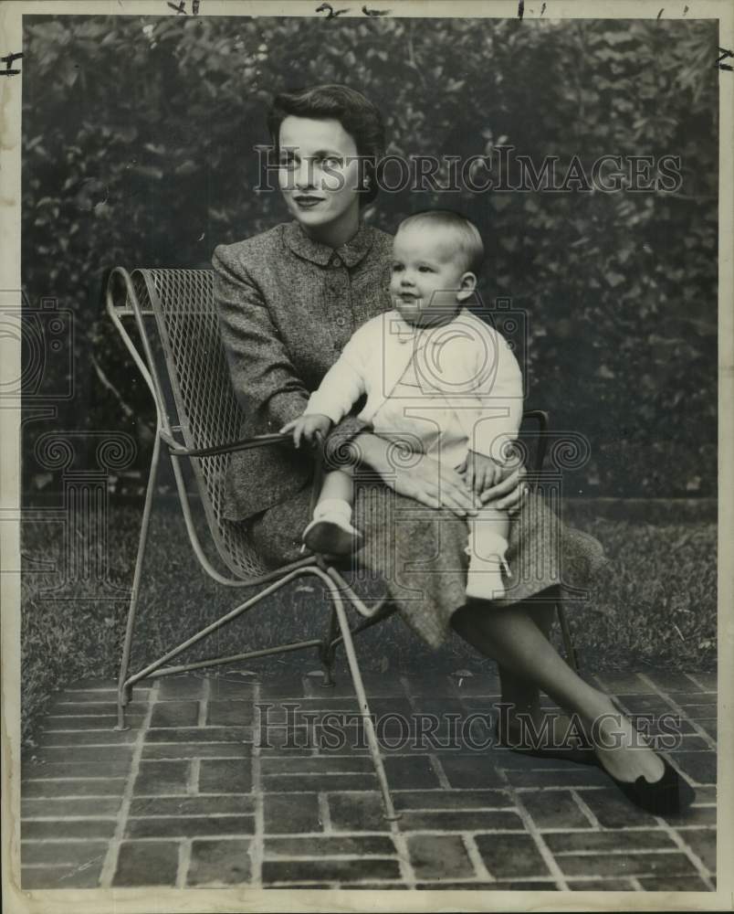 1959 Press Photo Mrs. Charles B. Molster Jr. Of Richmond, Virginia, With Child