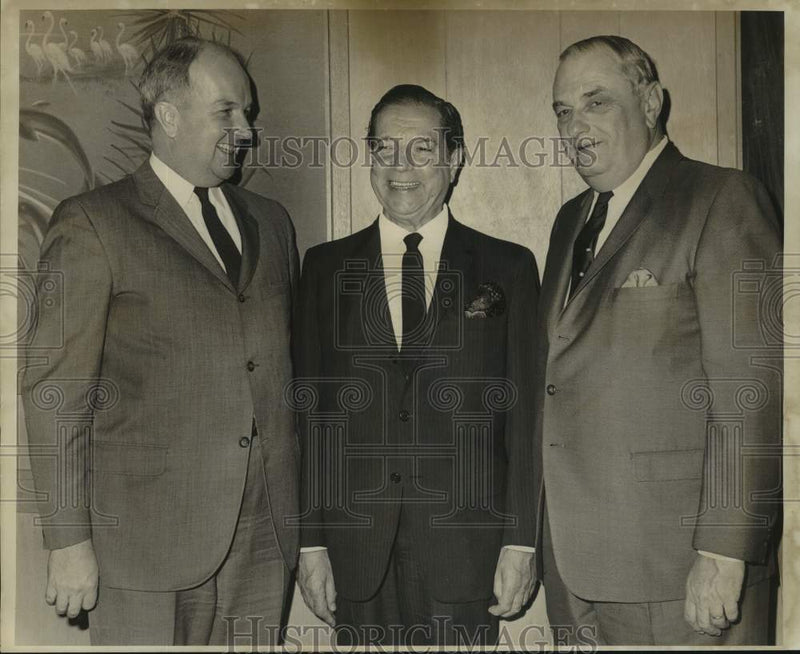 Load image into Gallery viewer, 1967 Press Photo Richard Bell, Jose Mora and E.M. Rowley at International House
