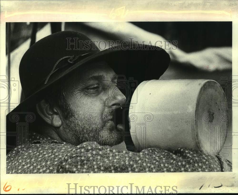 Press Photo Joe Stanford takes a swig of some real Kentucky moonshine- Historic Images