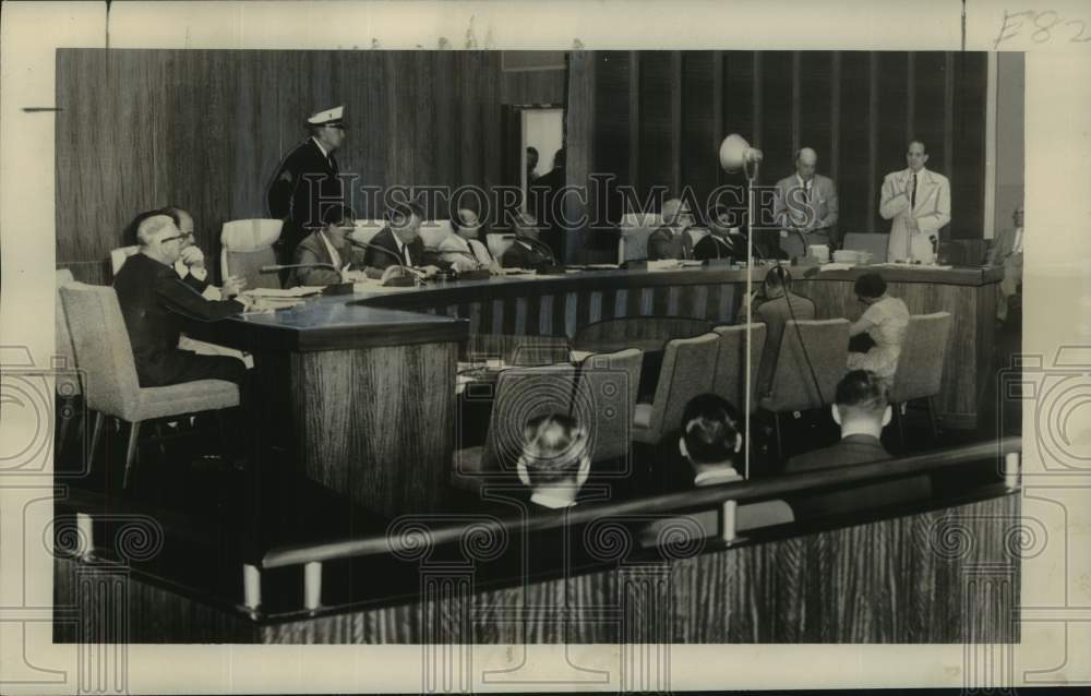 1957 Press Photo New Orleans Mayor Morrison addresses the Commission Council
