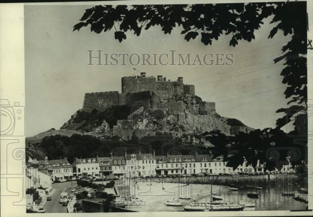 1967 Press Photo Mont Orgeuil Castle stands in Isle of Jersey- Historic Images