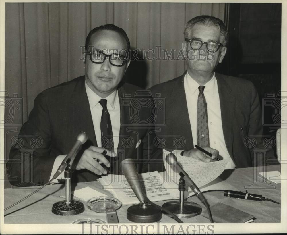 1969 Press Photo Hillery Sandoval and Everett Molony at press conference- Historic Images