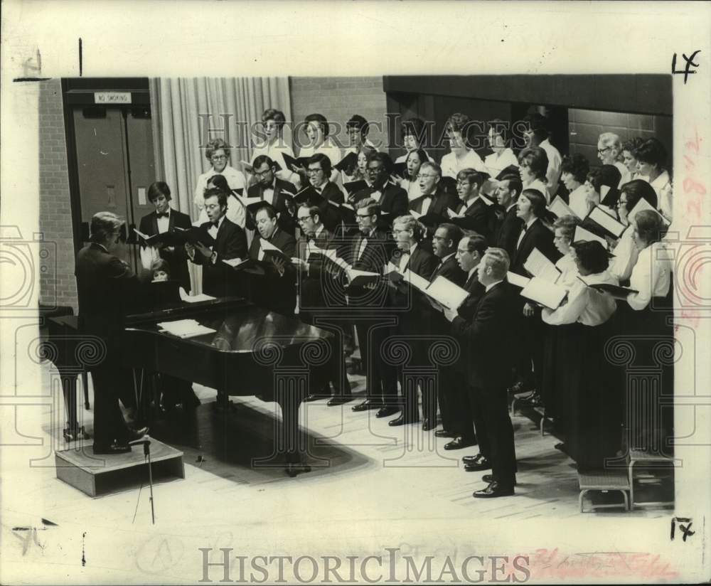 1972 Press Photo Concert Choir of New Orleans sang works of Brahms and Strauss- Historic Images