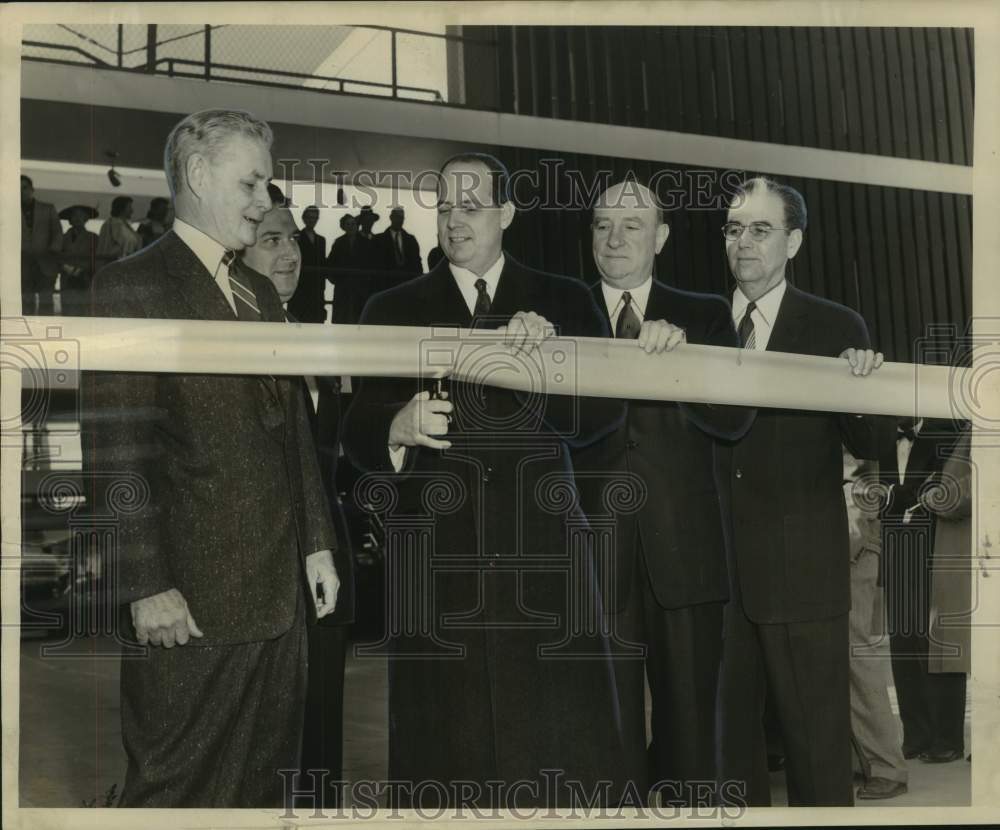 1955 Press Photo Ribbon cutting to formally open Motel de Ville at 3800 Tulane- Historic Images