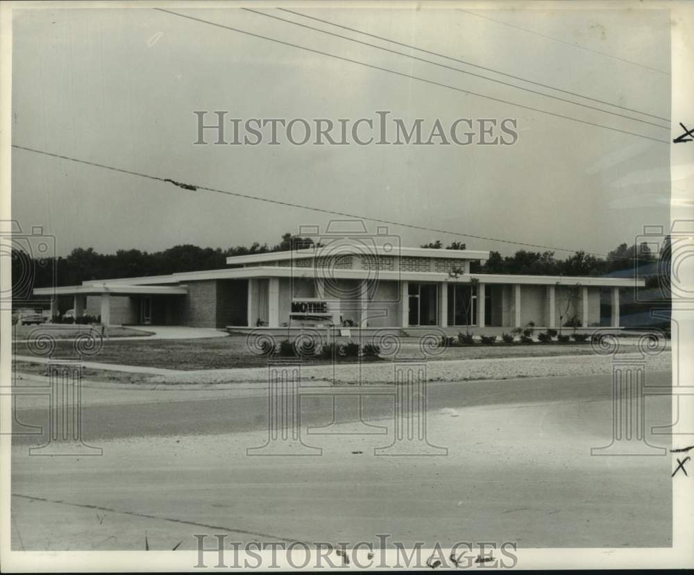 1961 Press Photo The new facility of Mothe Funeral Homes Incorporated in Harvey