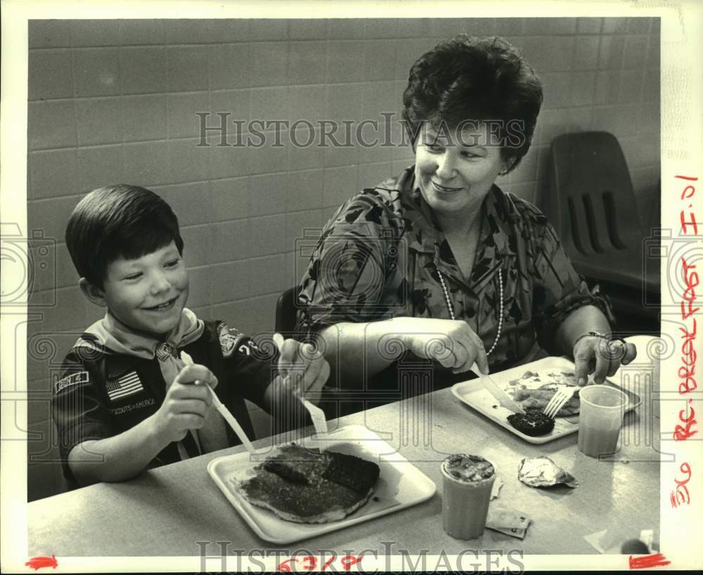 1987 Press Photo Boy Scout Troop Pancake Breakfast, St. Charles Borromeo Church- Historic Images