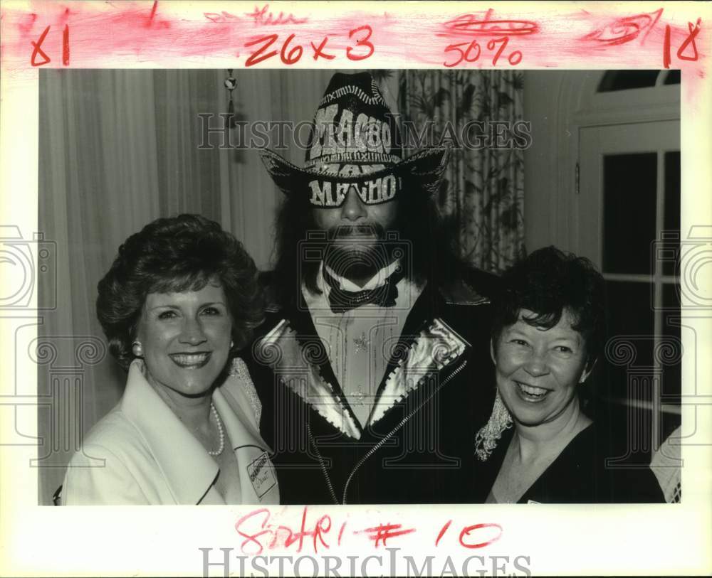 1993 Press Photo Janet Frischhertz, Macho Man Randy Savage and Connie Mora- Historic Images