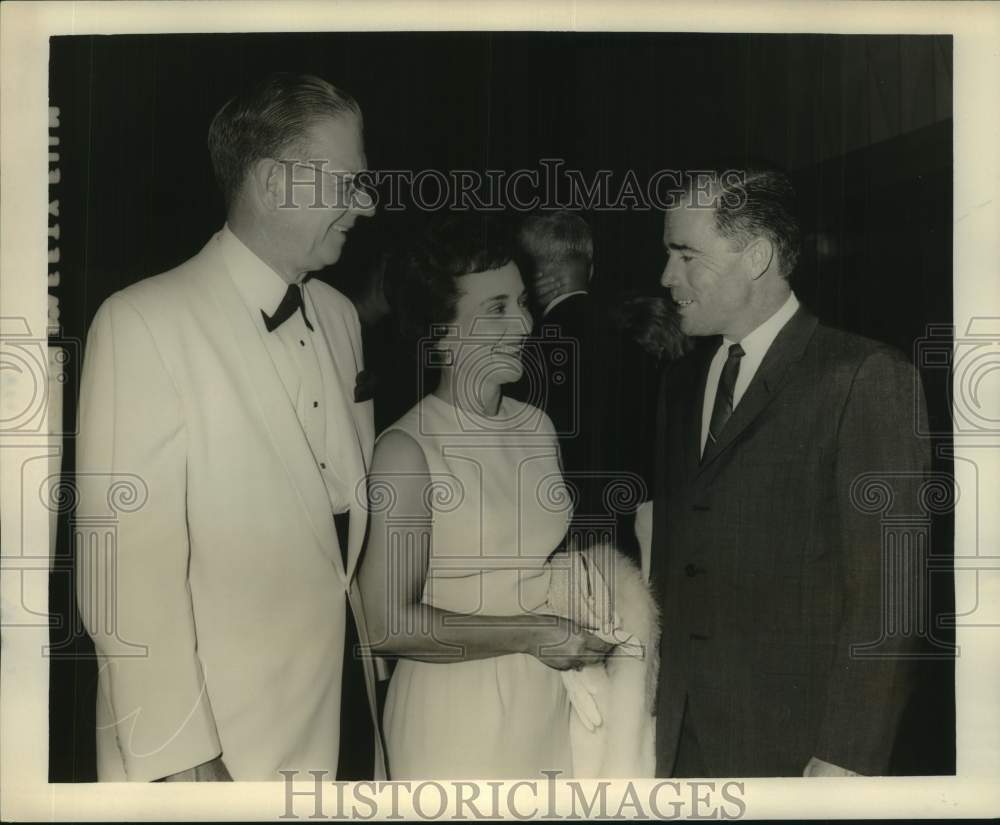 1965 Press Photo Mr. & Mrs. Ashton Mouton with Speedy Long attend Banquet