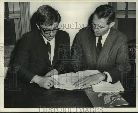 1969 Press Photo Chamber of Commerce program unveiling - nob92142