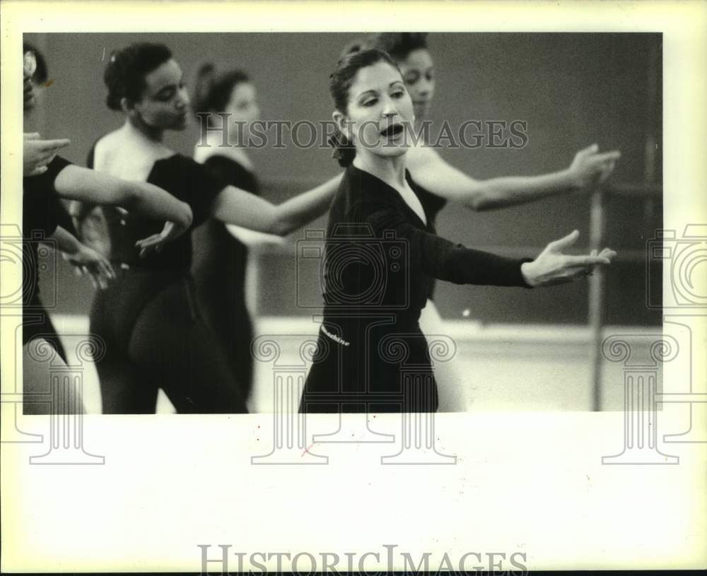 1989 Press Photo Ballet Class Practices At New Orleans Center for Creative Arts- Historic Images