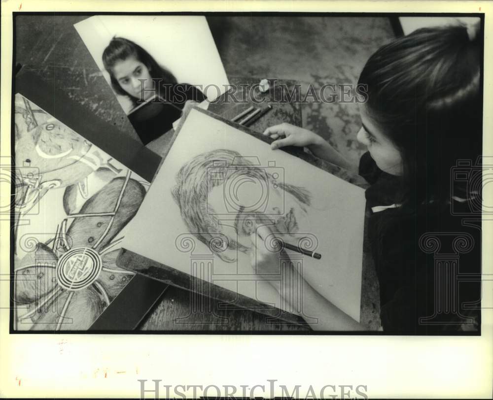 1988 Press Photo Jennifer Cooper Works On Self Portrait At NOCCA, New Orleans- Historic Images