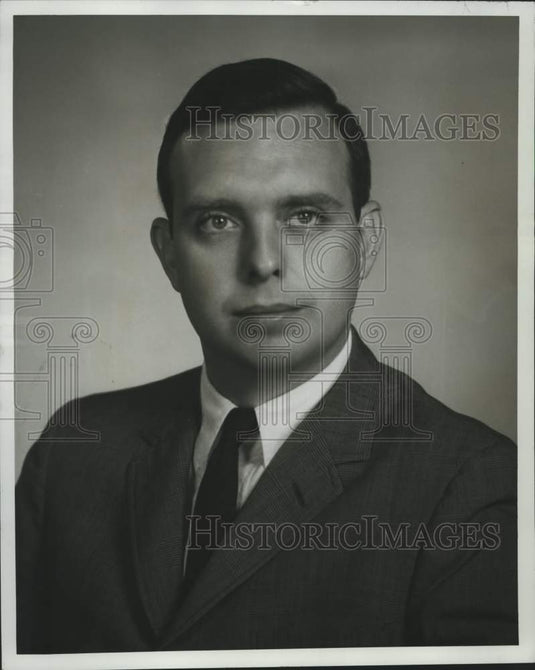 1968 Press Photo President Kenneth E. Newburger of Society of Chartered Property
