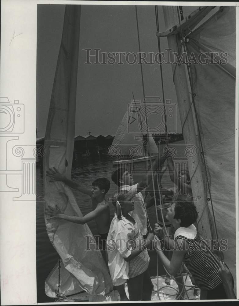 1969 Press Photo Sons and daughters of New Orleans Yacht Club members- Historic Images