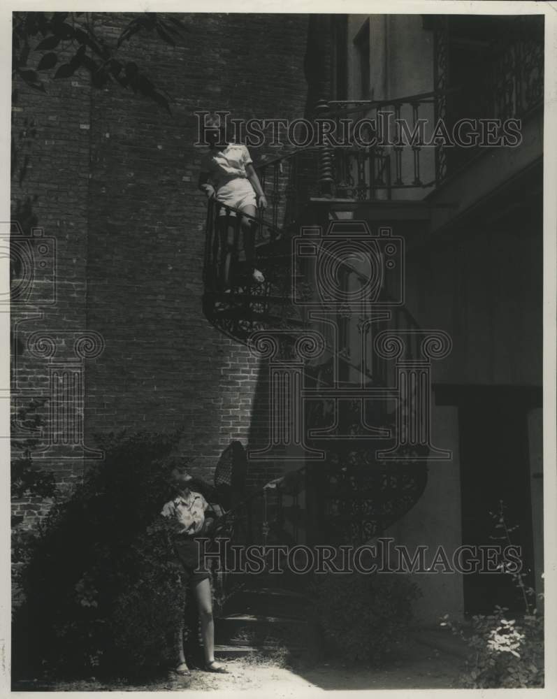 Load image into Gallery viewer, 1968 Press Photo View of Spiral Staircase at Natchitoches, 1853 - nob92394
