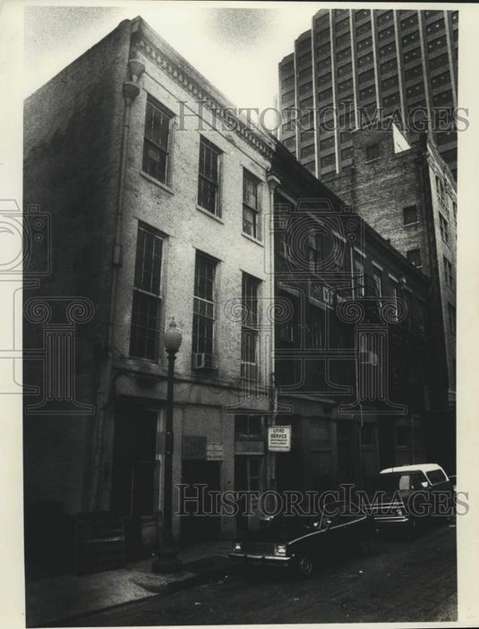 1982 Press Photo Buildings at 524-530 Natchez Street will be renovated
