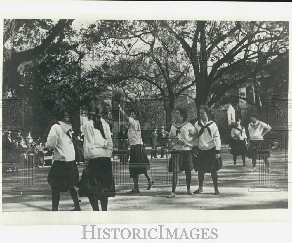 1995 Press Photo Basketball - Clara Gregory Baer players at Newcomb College- Historic Images