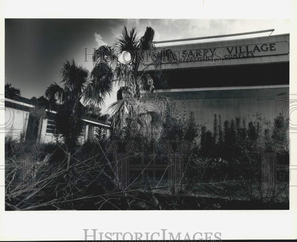 1990 Press Photo New Sarpy Village and Apartment Complex on West Harding- Historic Images