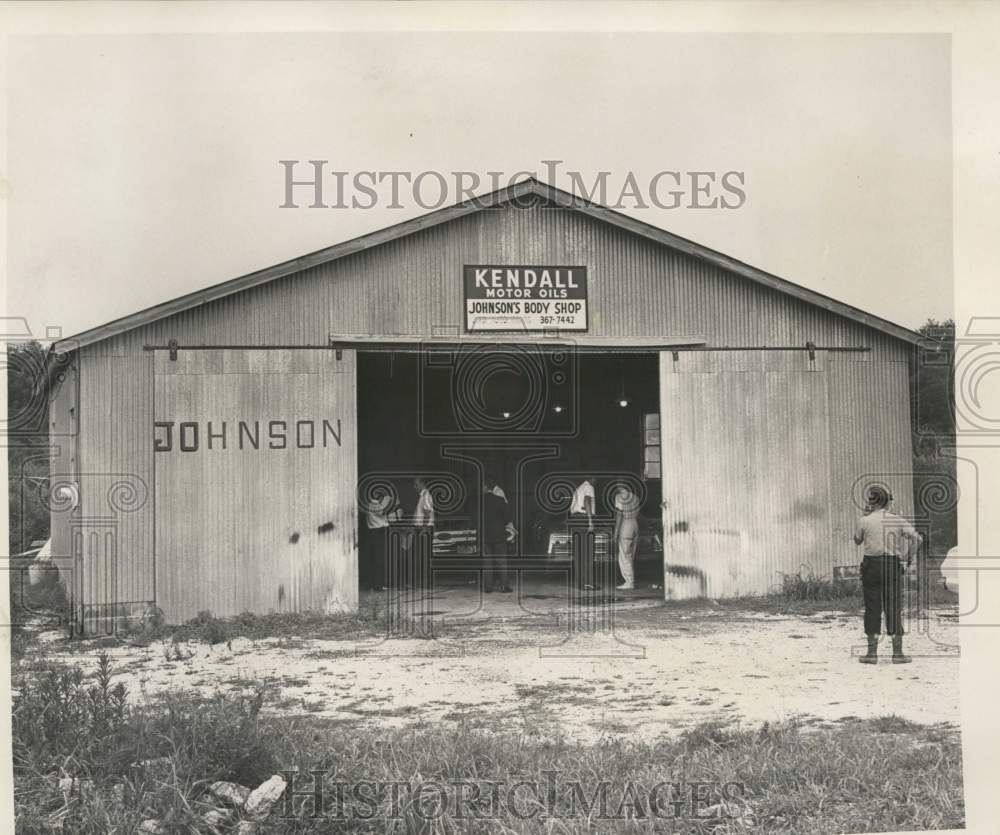 1965 Press Photo Garage at 6002 Berhman highway used by Bank of Commerce robbers
