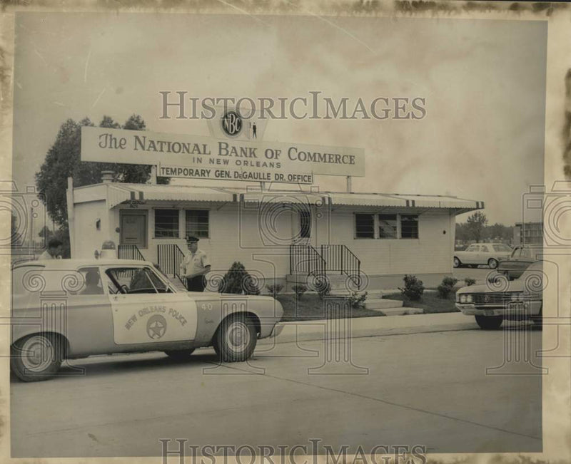 Load image into Gallery viewer, 1965 Press Photo Temporary office of National Bank of Commerce in New Orleans
