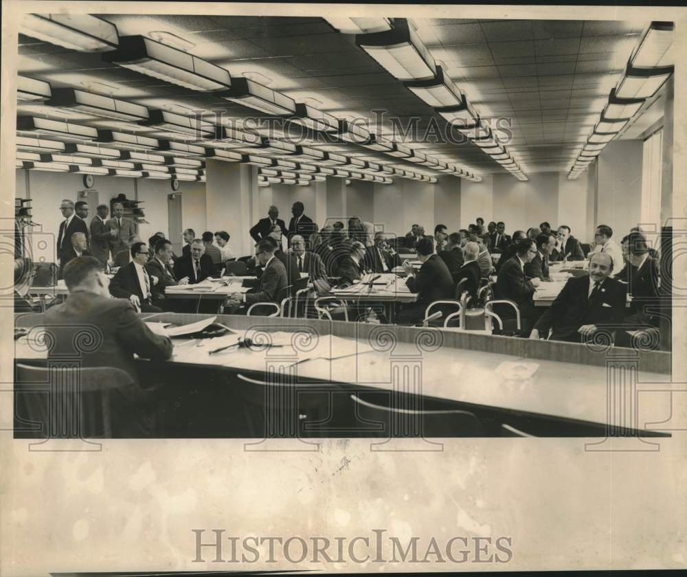 1965 Press Photo CAB examiner Ross Newman faces the hearing in Federal Building- Historic Images