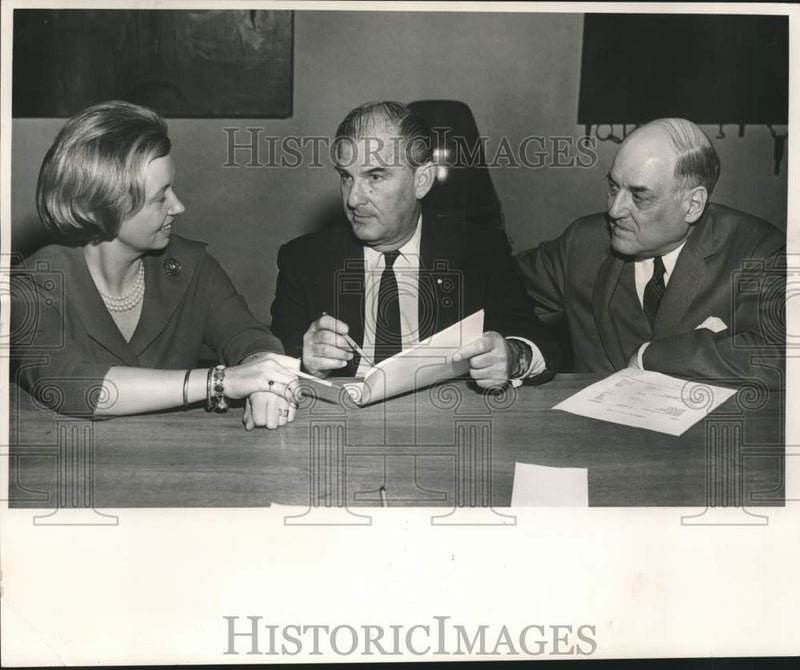 Load image into Gallery viewer, 1963 Press Photo Delgado Museum, elected officers - nob93002
