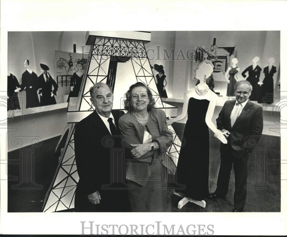 1988 Press Photo Claire Newman With Design Collection At Louisiana State Museum- Historic Images