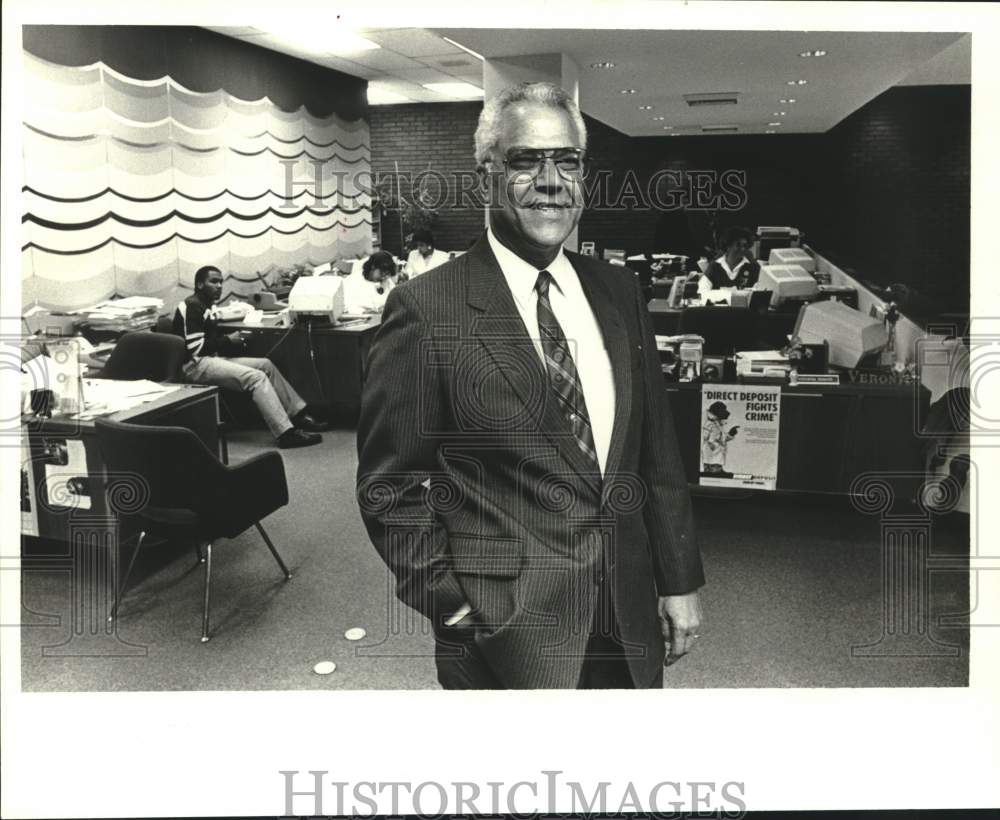 1987 Press Photo Edwin Newman, manager of Corpus Christi Parish Credit Union- Historic Images