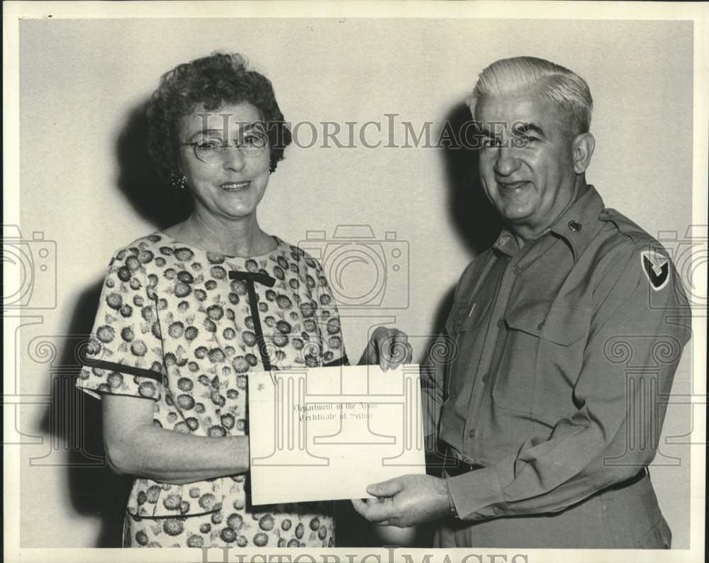 1963 Press Photo Stella M. Morris receives certificate from Col. Merle Mennie
