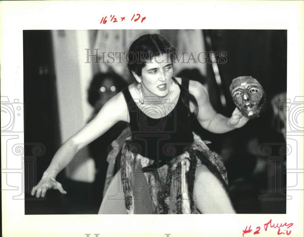 1992 Press Photo Naomi Newman Performs, Women Artists At Four Winds Foundation - Historic Images