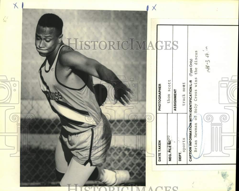 1990 Press Photo Brian Newman Of Holy Cross High Winds Up To Throw Discus- Historic Images