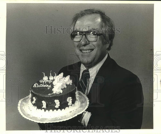 1984 Press Photo Dewey Nassar Shows Off Birthday Cake- Historic Images