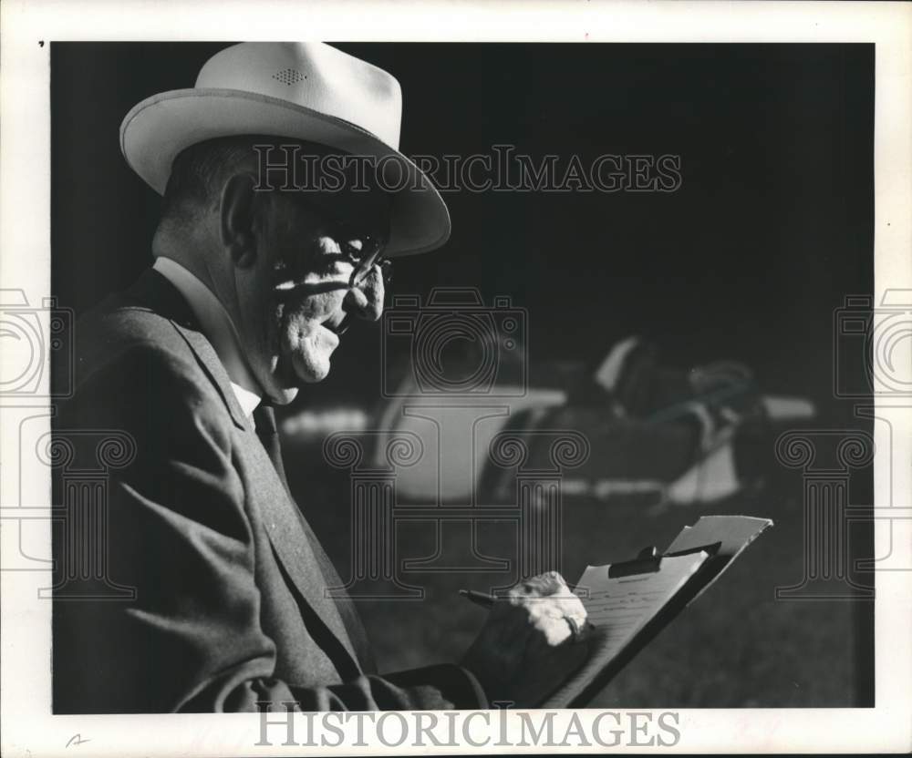 1969 Press Photo Sam Moran, Investigator For Orleans Parish Cornoner&#39;s Office- Historic Images